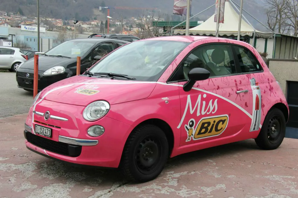 Auto decorata